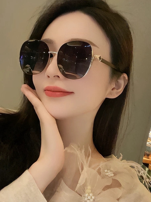 ルイヴィトンサングラス背面デザイン